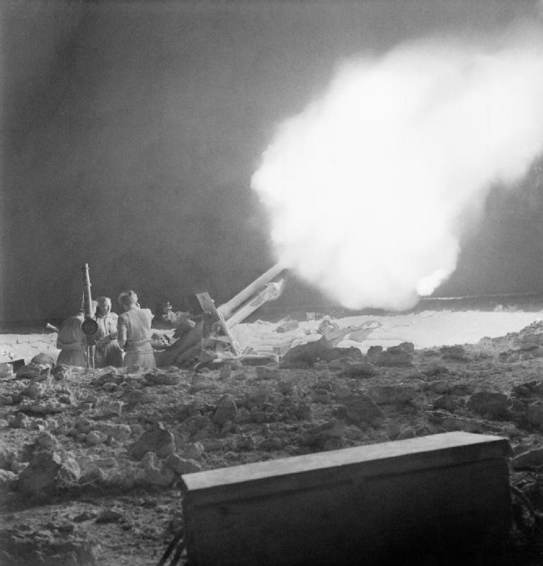 25-pounders in action, Battle of Gazala, June 1942